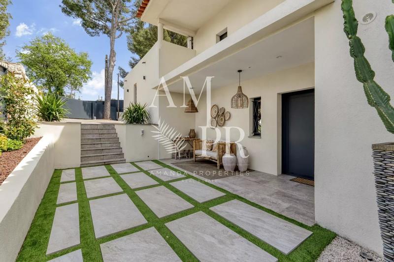 Villa - 247 m² - 6 pièces