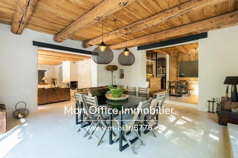 Propriété - 475 m² - 10 pièces