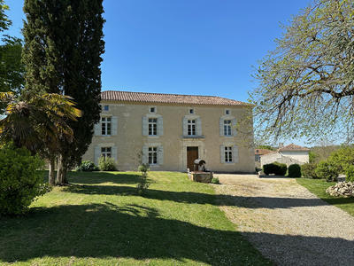 Maison - 245 m² - 7 pièces