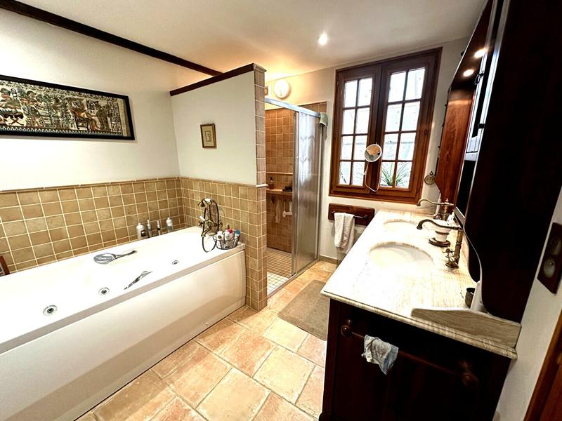 Maison - 271 m² - 7 pièces