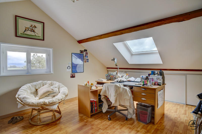 Maison - 230 m² - 8 pièces