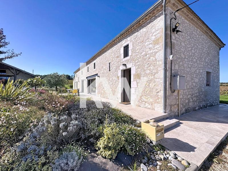 Maison - 956 m² - 10 pièces