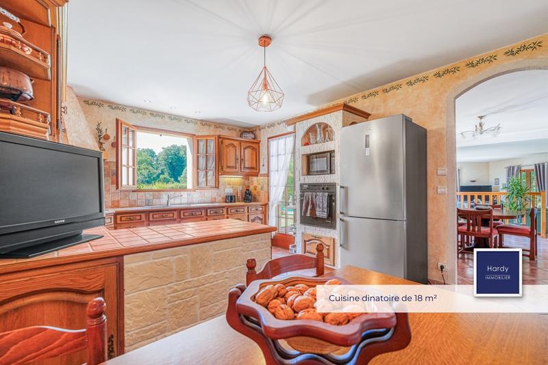 Maison - 210 m² - 9 pièces