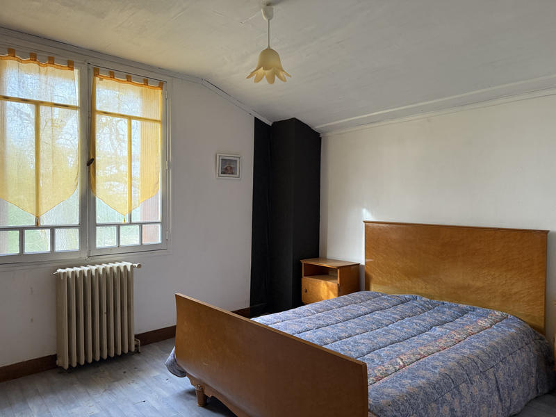 Maison - 235 m² - 9 pièces