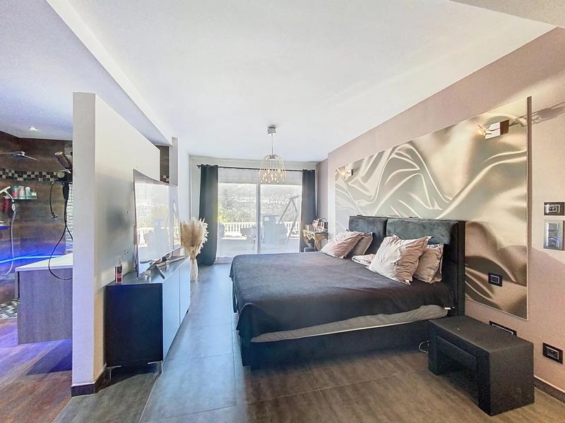 Maison - 265 m² - 7 pièces