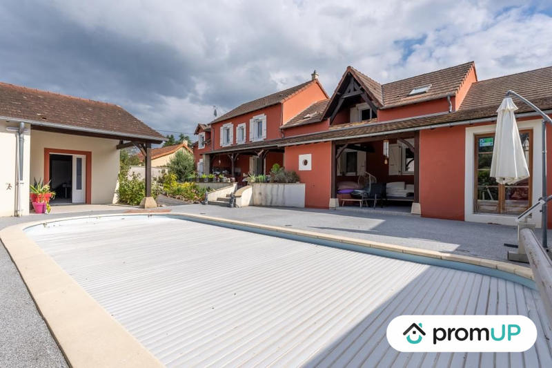 Maison - 220 m² - 6 pièces