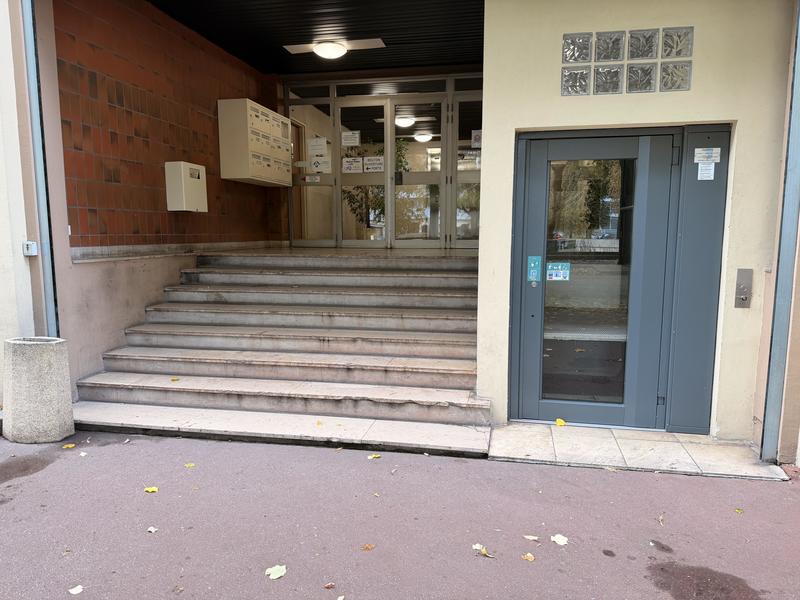 Local commercial - 104 m² - 4 pièces