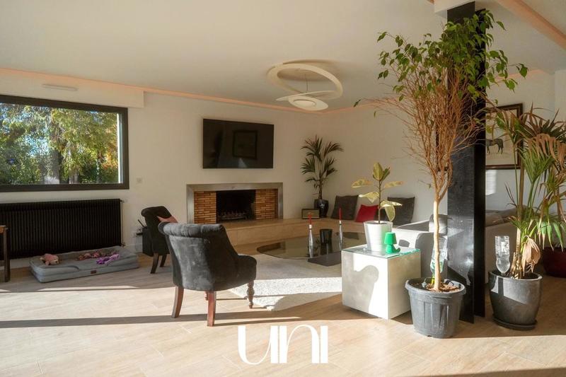 Maison - 265 m² - 8 pièces