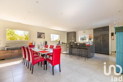 Maison - 247 m² - 7 pièces