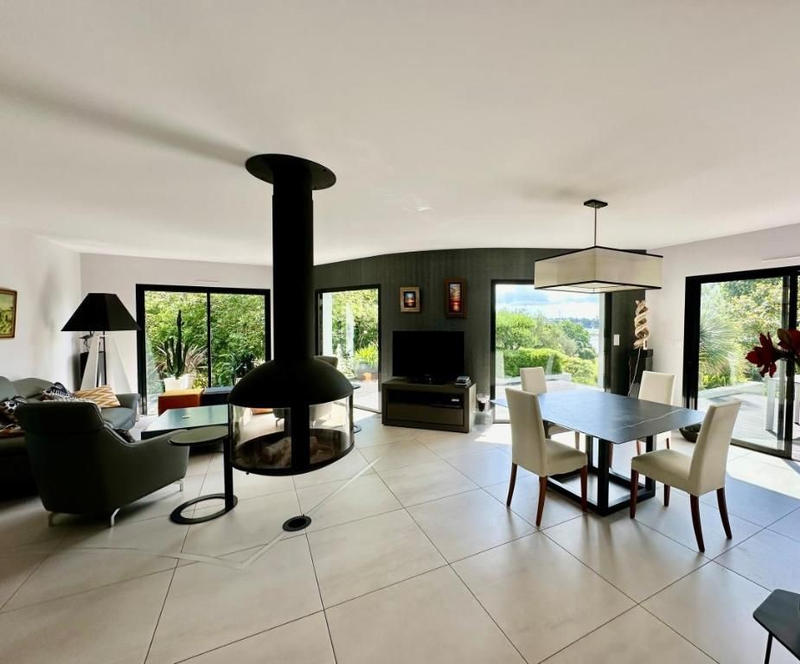 Propriété - 145 m² - 5 pièces