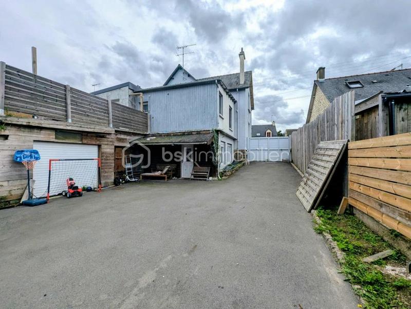 Maison - 189 m² - 8 pièces