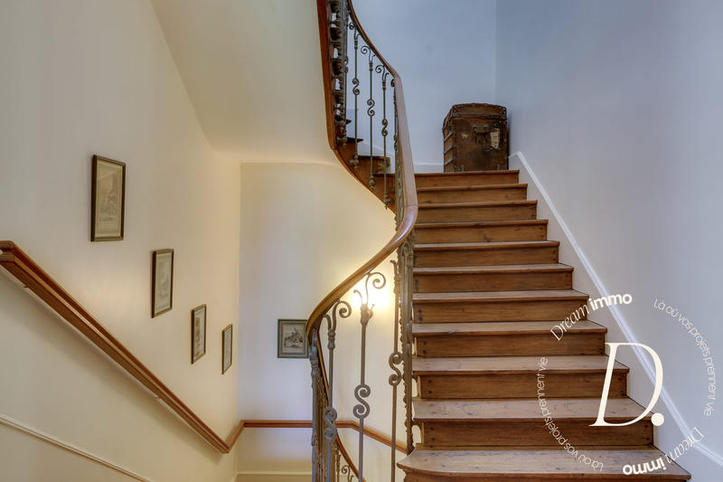 Maison - 408 m² - 12 pièces