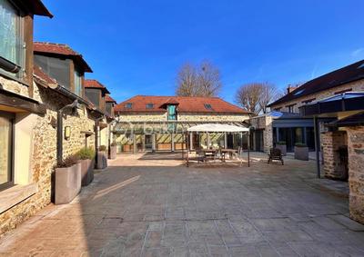 Propriété - 785 m² - 21 pièces