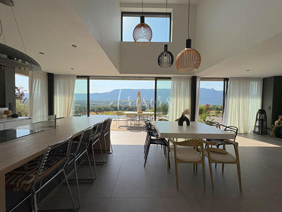 Villa - 186 m² - 6 pièces