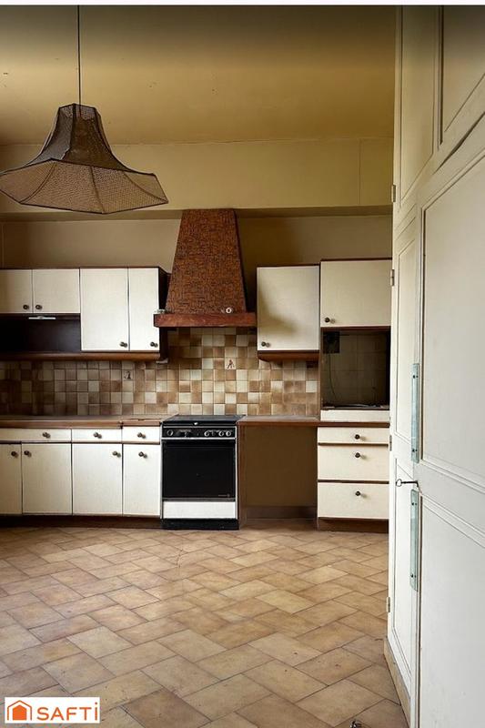 Maison - 320 m² - 27 pièces