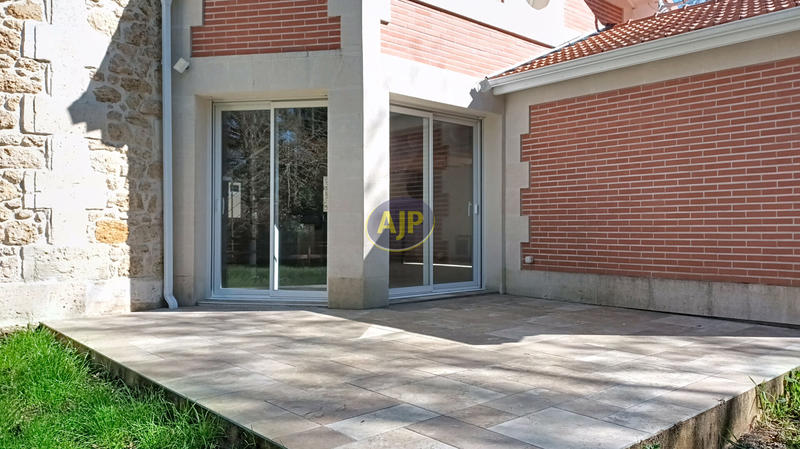 Demeure - 114 m² - 5 pièces