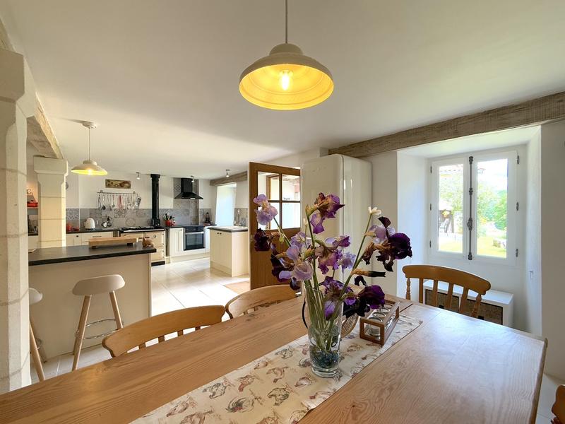 Maison - 360 m² - 8 pièces