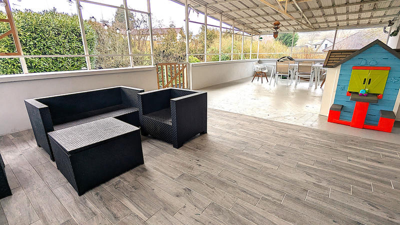 Maison - 220 m² - 10 pièces