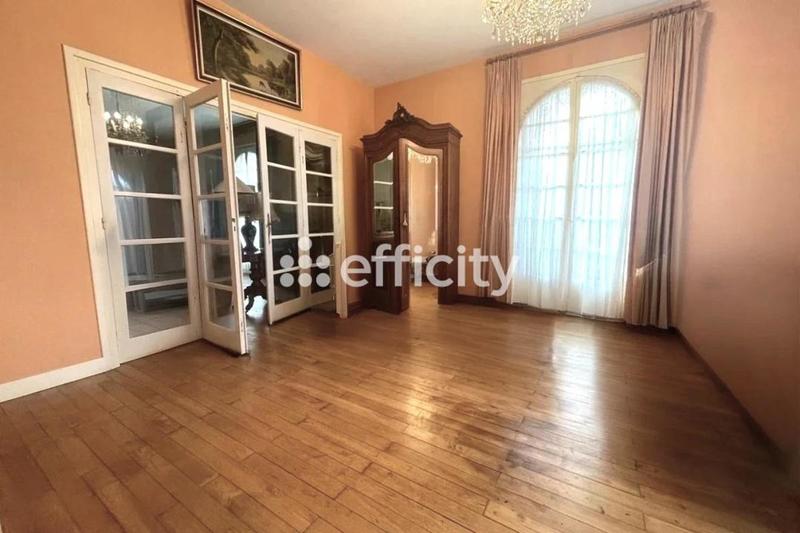 Maison - 265 m² - 8 pièces
