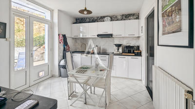 Appartement - 100 m² - 6 pièces