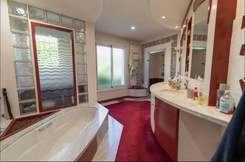 Maison - 240 m² - 7 pièces