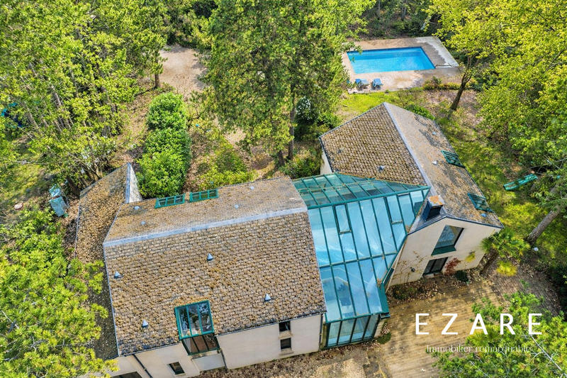 Maison - 256 m² - 8 pièces