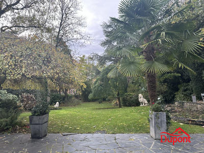 Maison contemporaine - 360 m² - 8 pièces