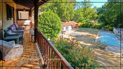 Maison - 280 m² - 8 pièces