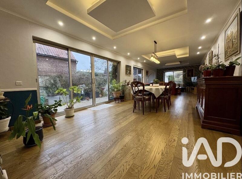 Maison - 200 m² - 8 pièces