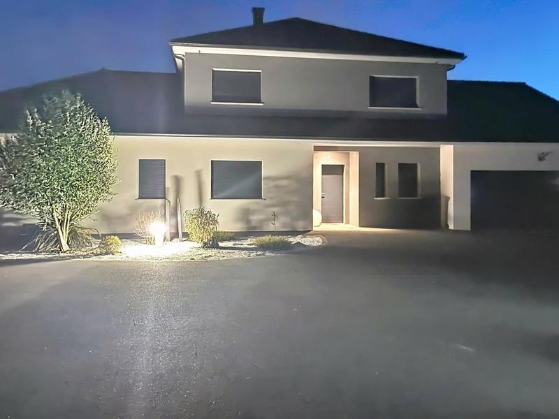 Maison - 183 m² - 7 pièces