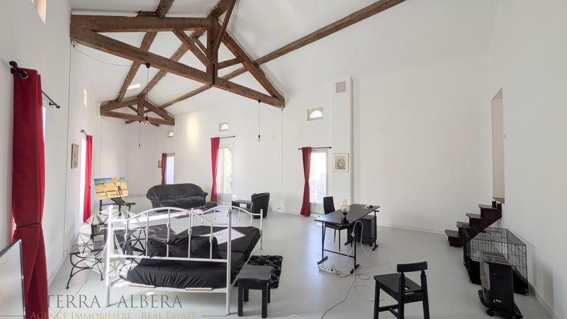 Propriété - 330 m² - 6 pièces