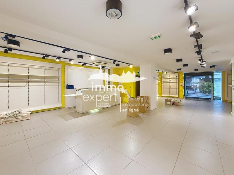 Local commercial - 216 m²