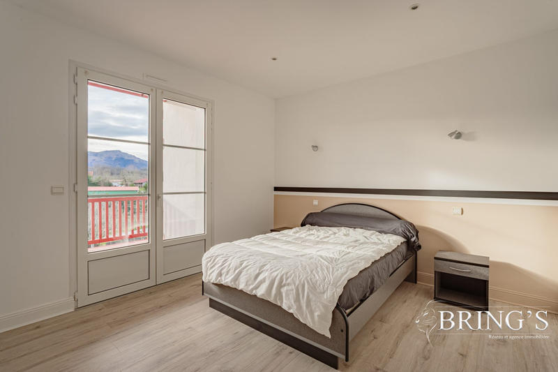 Maison - 515 m² - 9 pièces