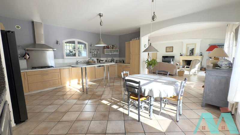 Maison - 185 m² - 5 pièces