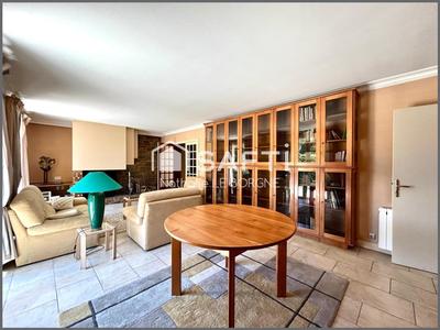 Maison - 213 m² - 8 pièces