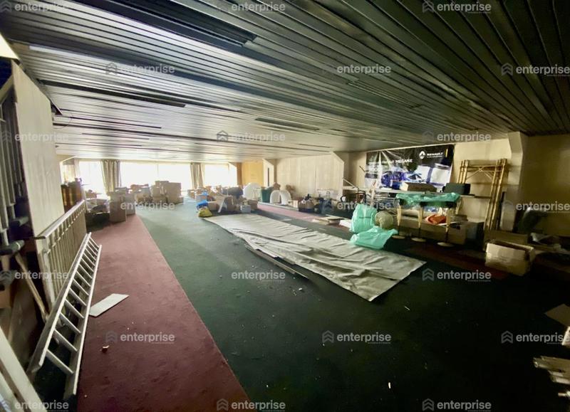 Local commercial - 1 950 m²