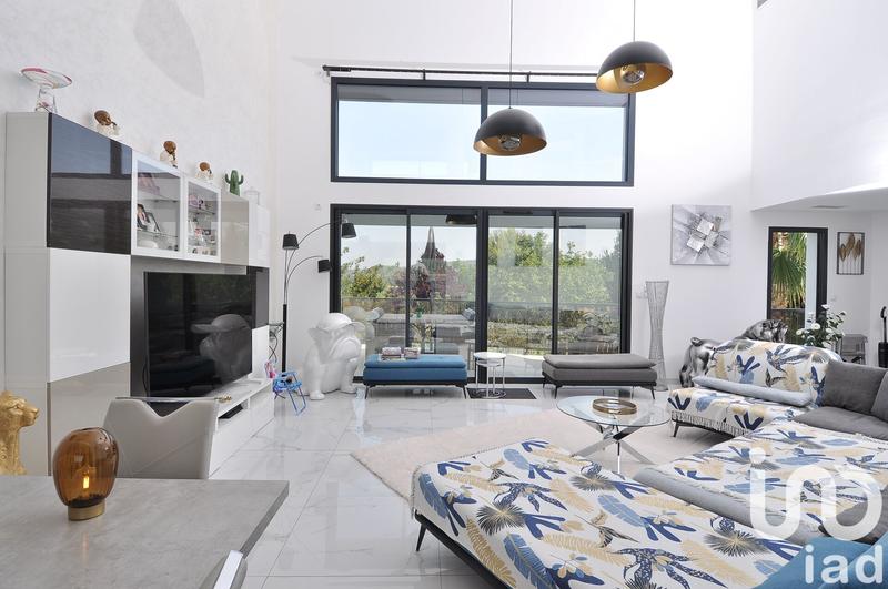 Maison - 246 m² - 5 pièces