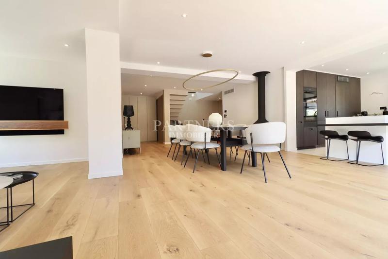 Maison - 240 m² - 6 pièces