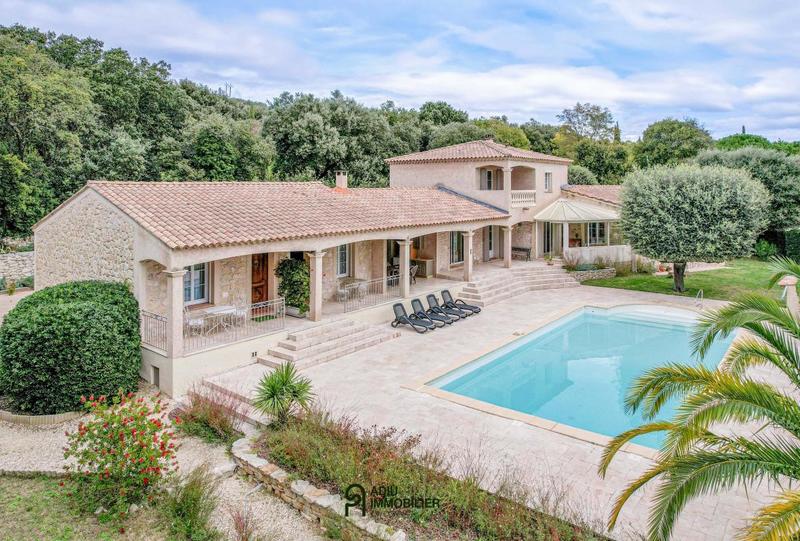 Villa - 244 m² - 10 pièces