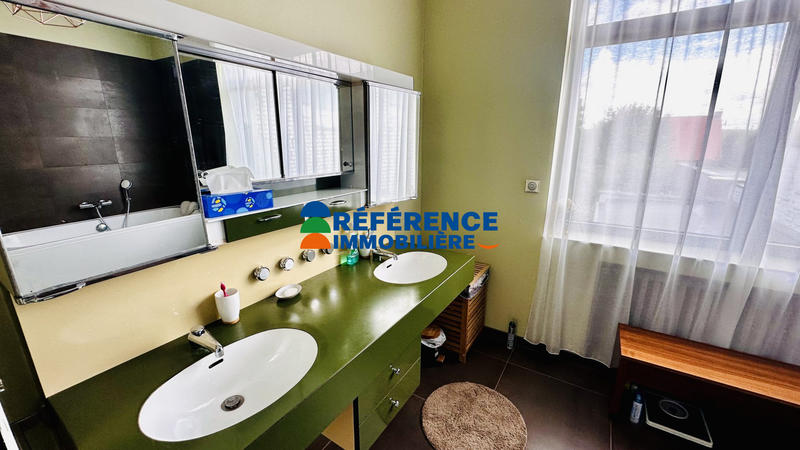 Maison - 210 m² - 5 pièces