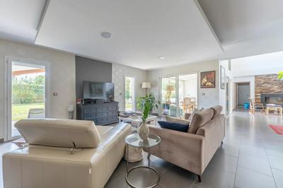 Propriété - 215 m² - 9 pièces