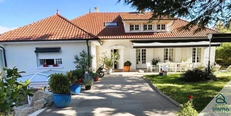 Propriété - 295 m² - 8 pièces