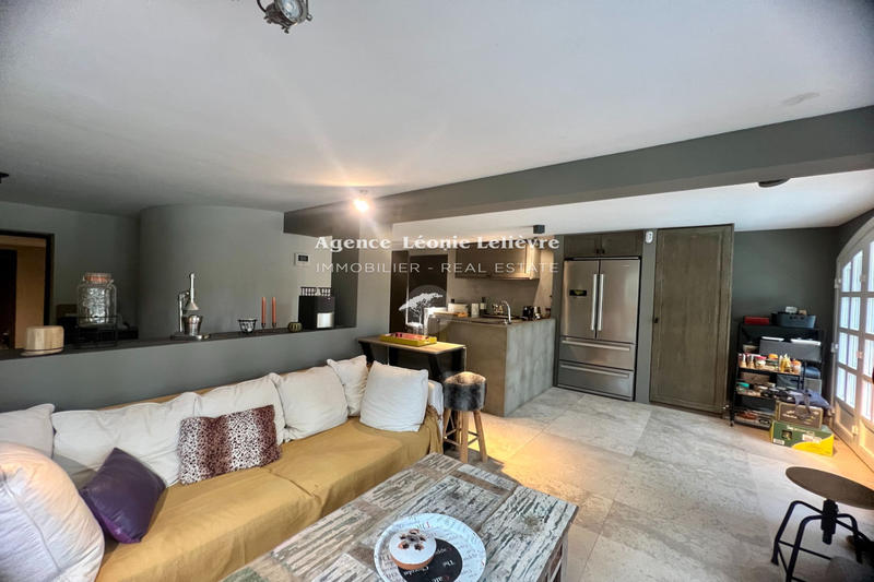 Maison - 273 m² - 9 pièces