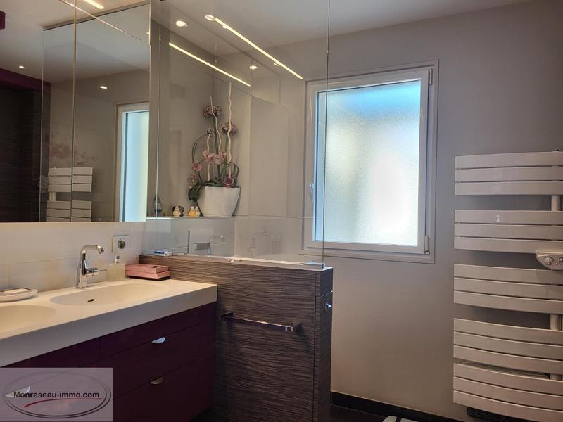 Propriété - 210 m² - 11 pièces