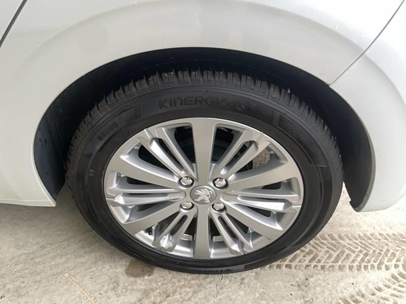 Peugeot 208 PureTech 82ch s&amp;S Bvm5 Allure