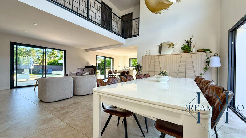 Maison contemporaine - 198 m² - 7 pièces