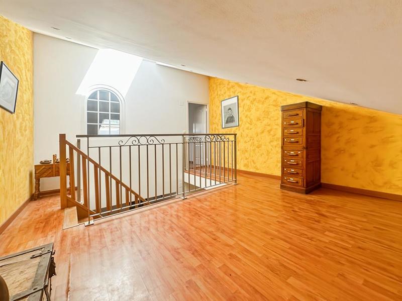 Maison - 250 m² - 10 pièces