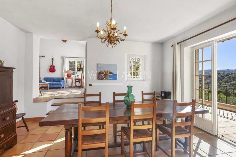 Villa - 208 m² - 6 pièces