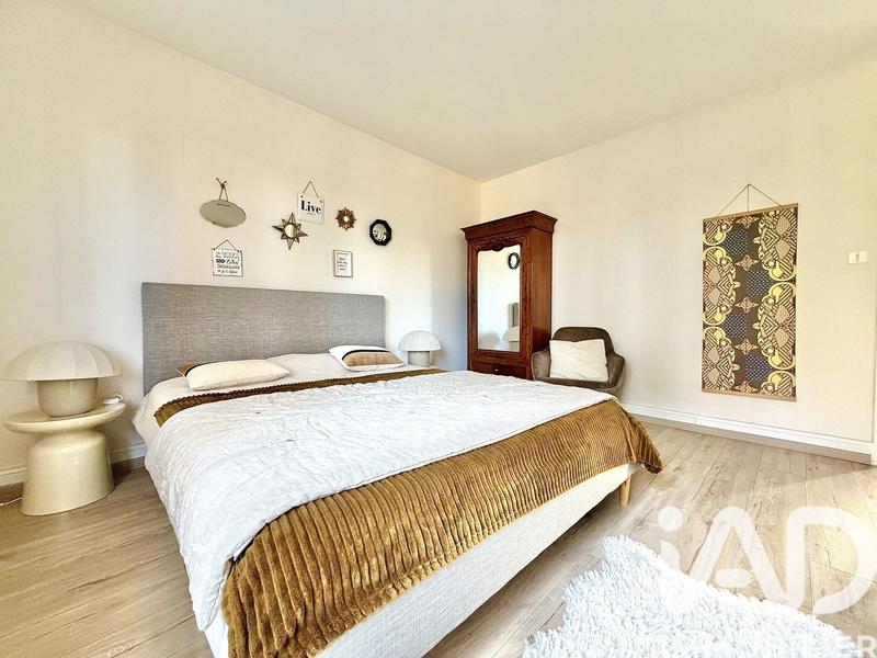 Maison - 260 m² - 9 pièces