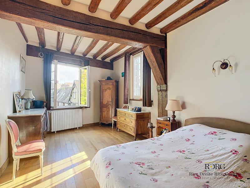 Maison - 214 m² - 8 pièces